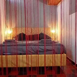 Flat 13 , Katania Włochy